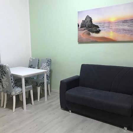 Appartamento In Zona Bocconi Милано Екстериор снимка