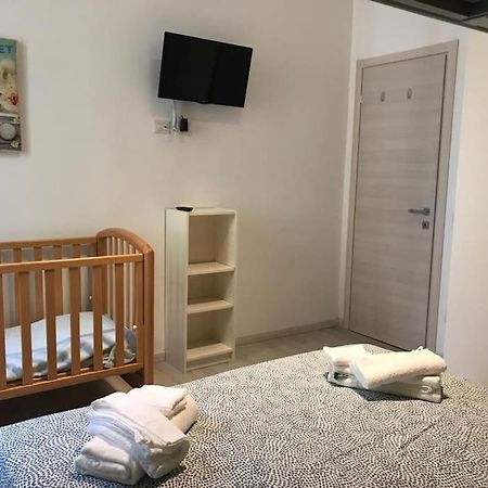 Appartamento In Zona Bocconi Милано Екстериор снимка