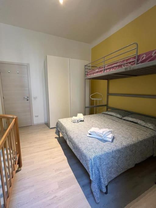 Appartamento In Zona Bocconi Милано Екстериор снимка