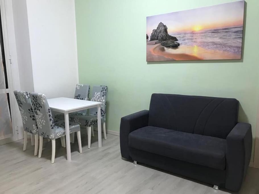 Appartamento In Zona Bocconi Милано Екстериор снимка