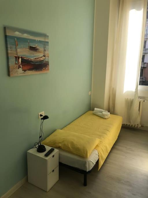Appartamento In Zona Bocconi Милано Екстериор снимка