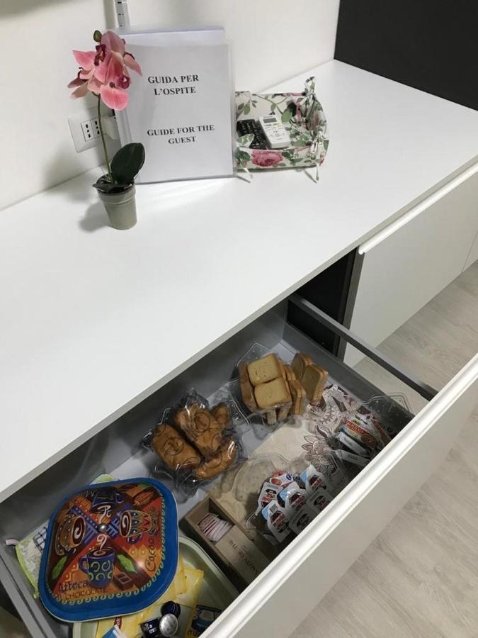 Appartamento In Zona Bocconi Милано Екстериор снимка